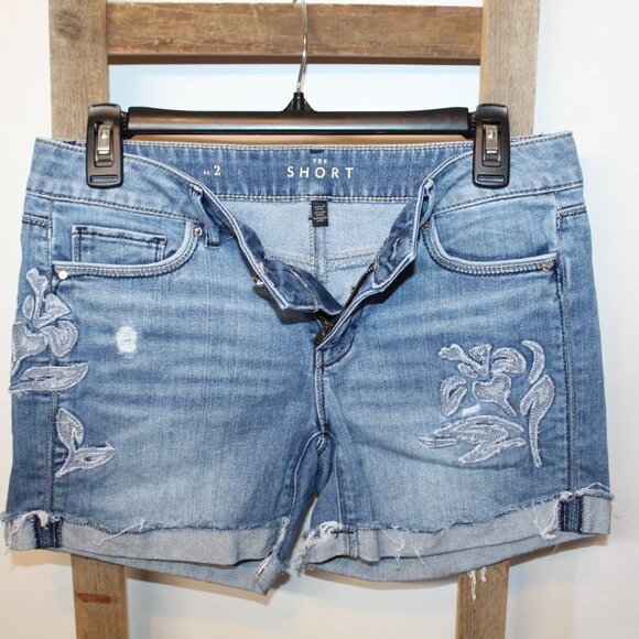 WHBM Custom Distress Denim “The Short” w/Floral Embroidered Applique - Picture 2 of 9